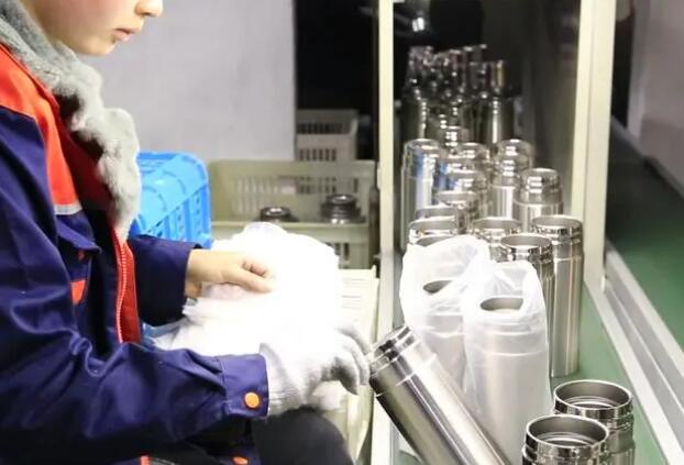 保溫杯(bēi)廠家哪家好,好的不鏽鋼保溫杯工廠(chǎng)