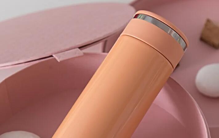 不鏽鋼保溫杯與玻璃(lí)保溫杯的特點 不鏽鋼(gāng)保溫杯與玻璃保溫杯(bēi)的特點