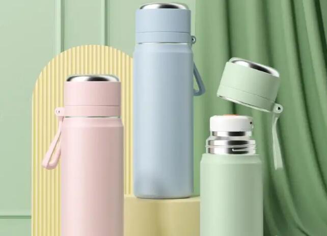 人到中年不得已 保溫杯裏(lǐ)泡枸杞