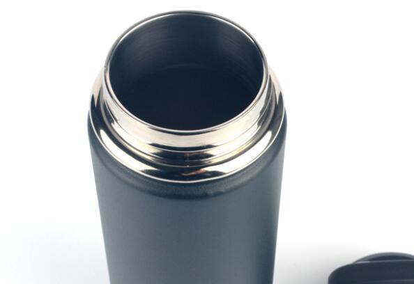 真空（kōng）燜燒（shāo）壺與保溫壺的區別（bié）