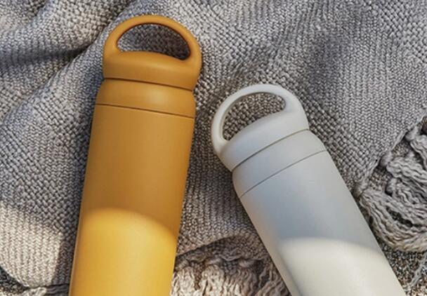 使用（yòng）不鏽鋼保溫杯的注意事（shì）項