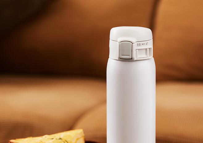 純鈦（tài）真空保溫杯與不鏽鋼真空保溫杯的（de）區別