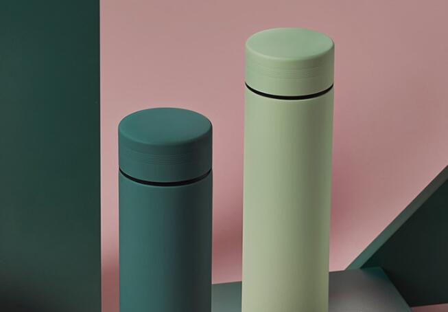 清洗真(zhēn)空不(bú)鏽鋼保溫杯注意事項 清洗真空不(bú)鏽鋼保溫杯注意事項(xiàng)