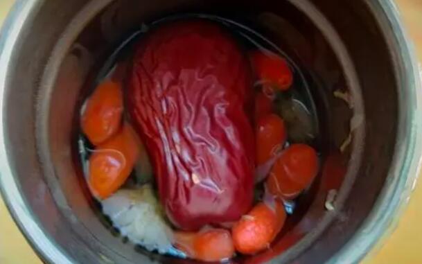 不鏽鋼保溫杯泡枸杞茶好不（bú）好?保溫杯泡（pào）枸杞注意事（shì）項